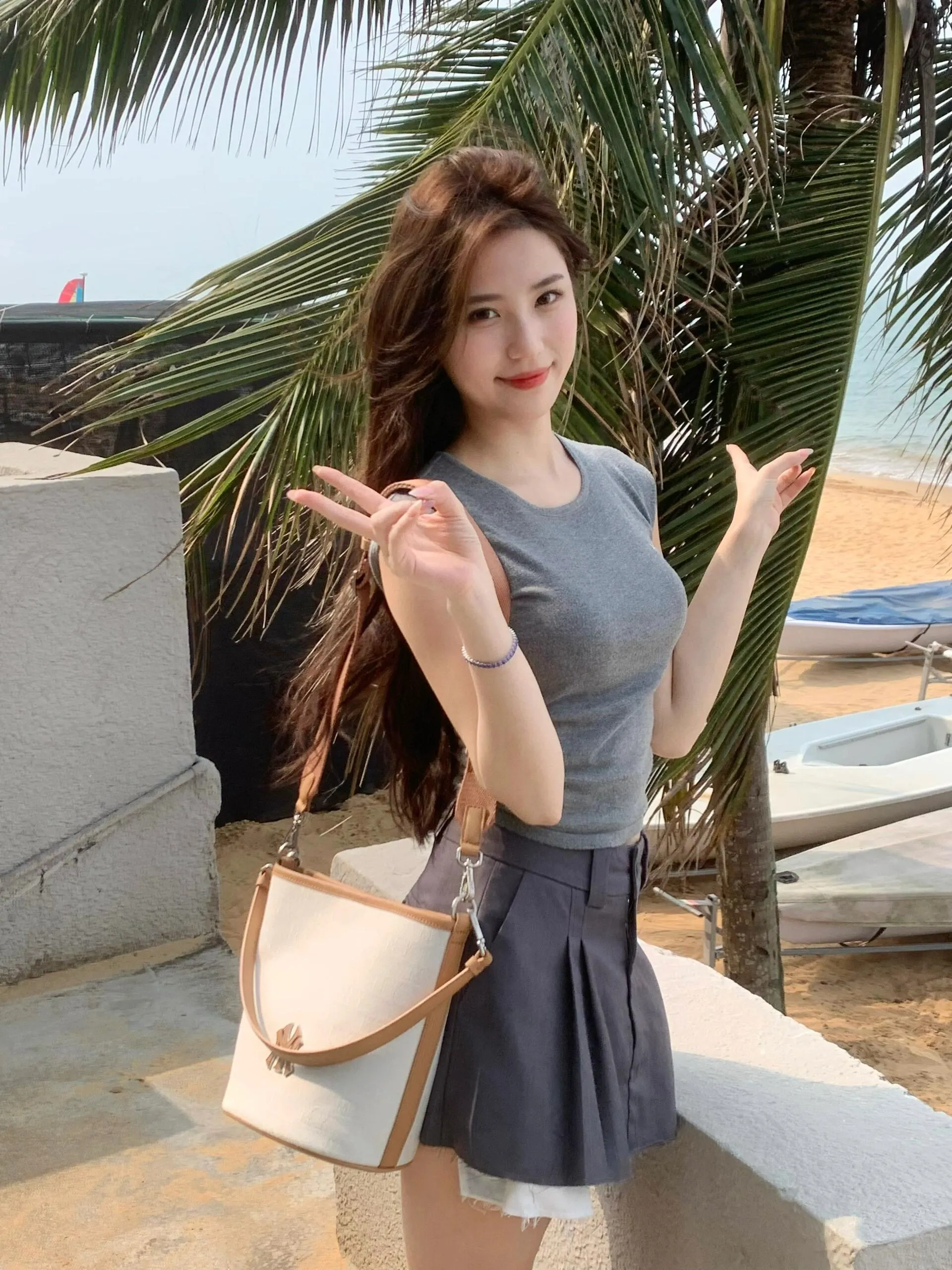 小洁，大学实习生初次下海三点粉嫩 Gallery 4