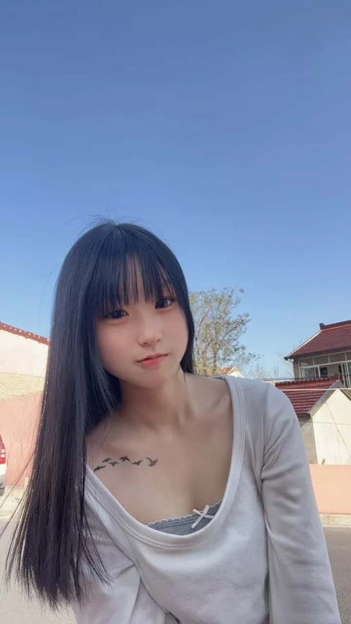 浦东 08纯天然小白虎丹丹 一线天刚破处 Gallery 3