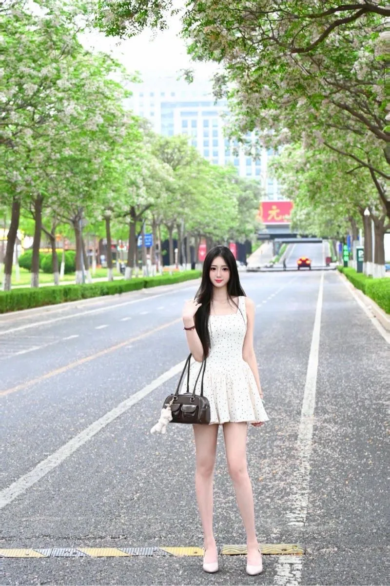 雪白牛奶 楚乔 大长腿 网红博主 Gallery 4