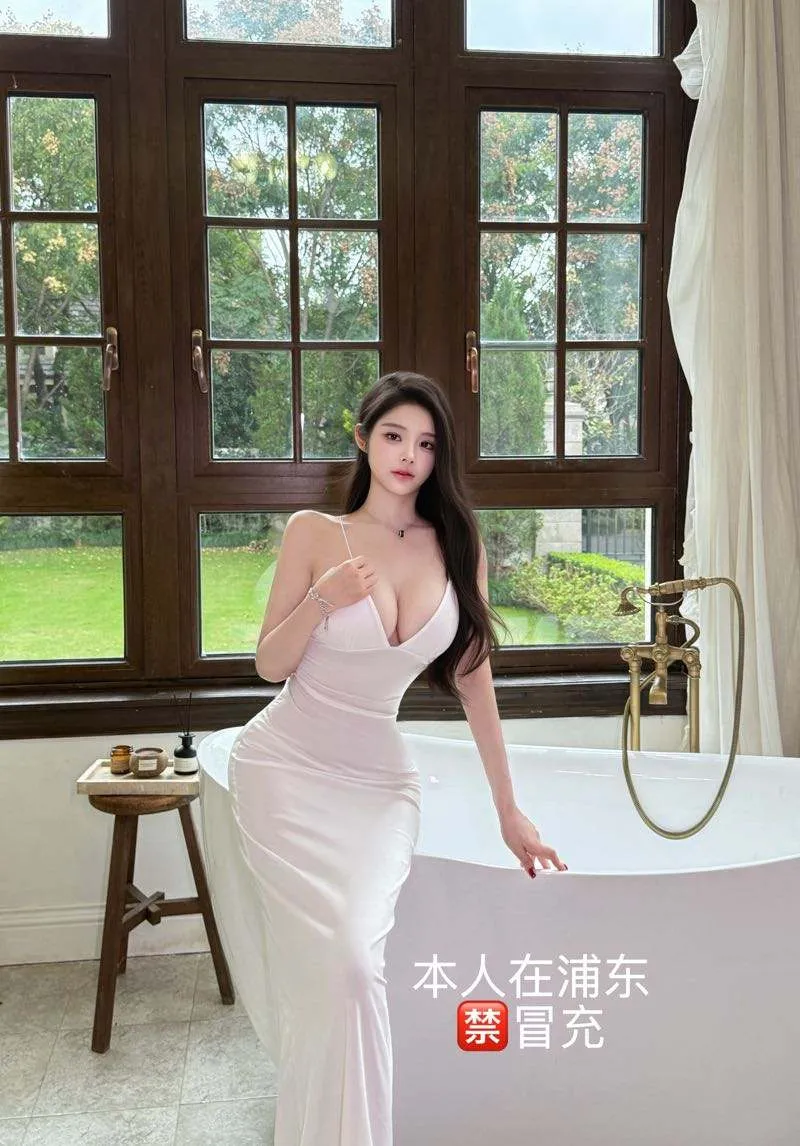 猫猫 真实桃子🐻 一线天 牛奶肌 Gallery 4