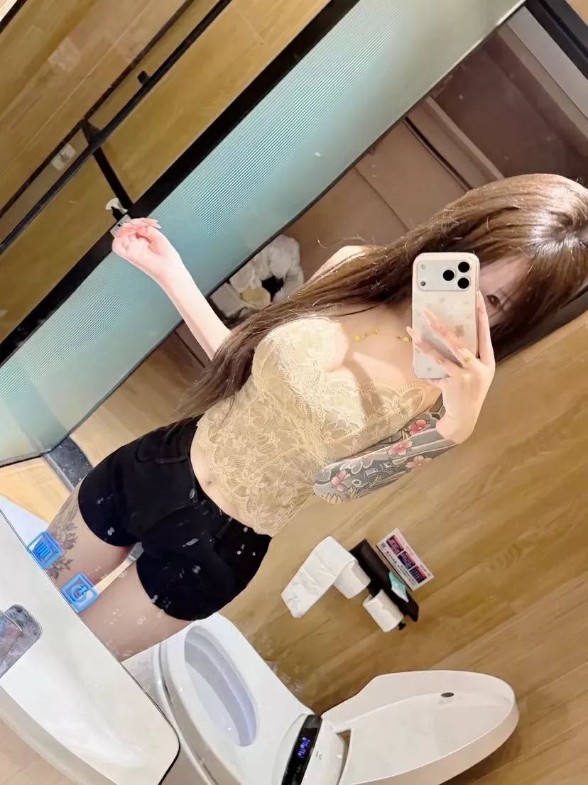 闵行反差嫩妹芸子 Gallery 6