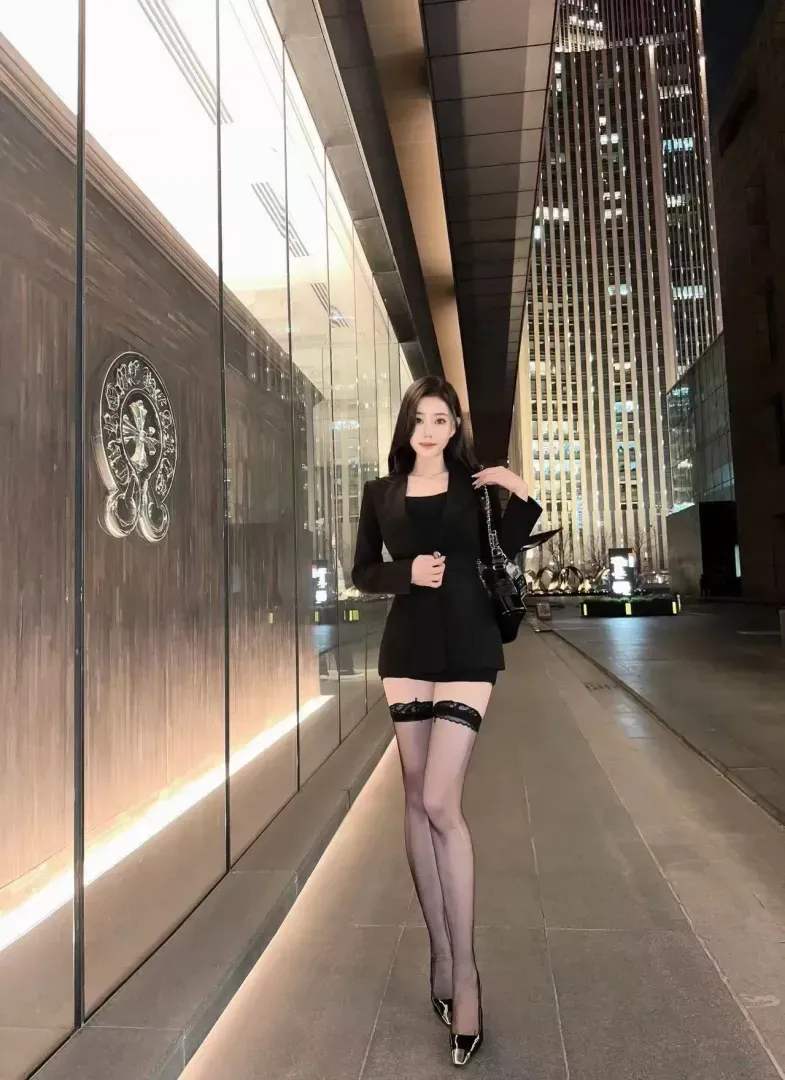 爆款极品新人澳门会所嫩模🦋满满🔥 Gallery 1