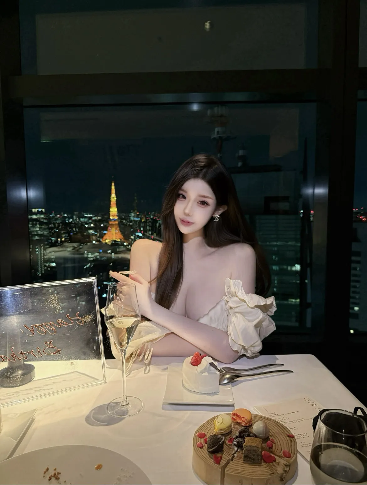 徐汇滋滋 冷白皮巨乳足球宝贝 Gallery 4