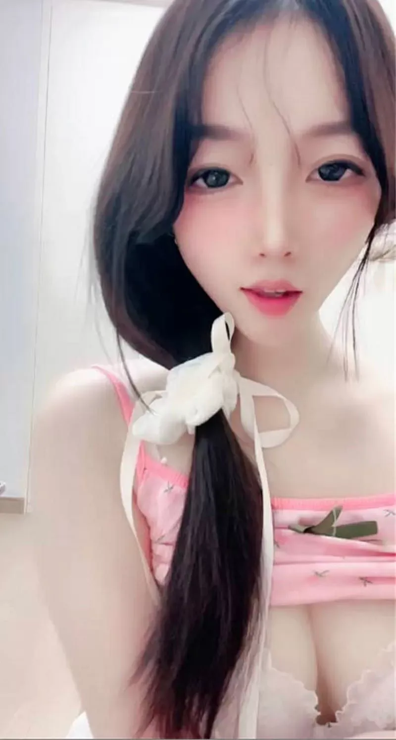 朱珠 反差婊本色拉满水多BB嫩滑 Gallery 7