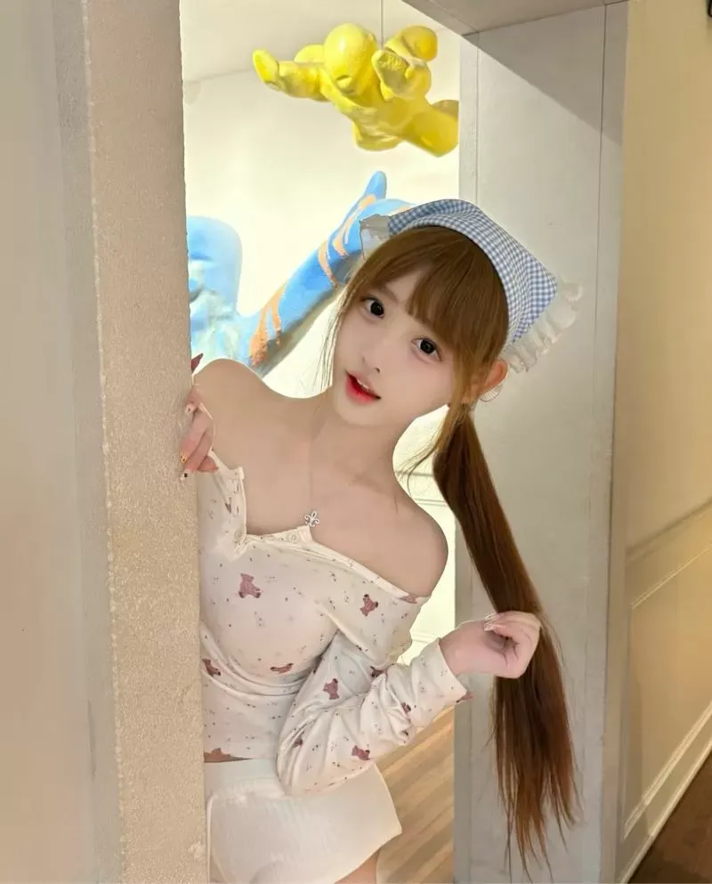 团子🍡童颜巨R Gallery 4