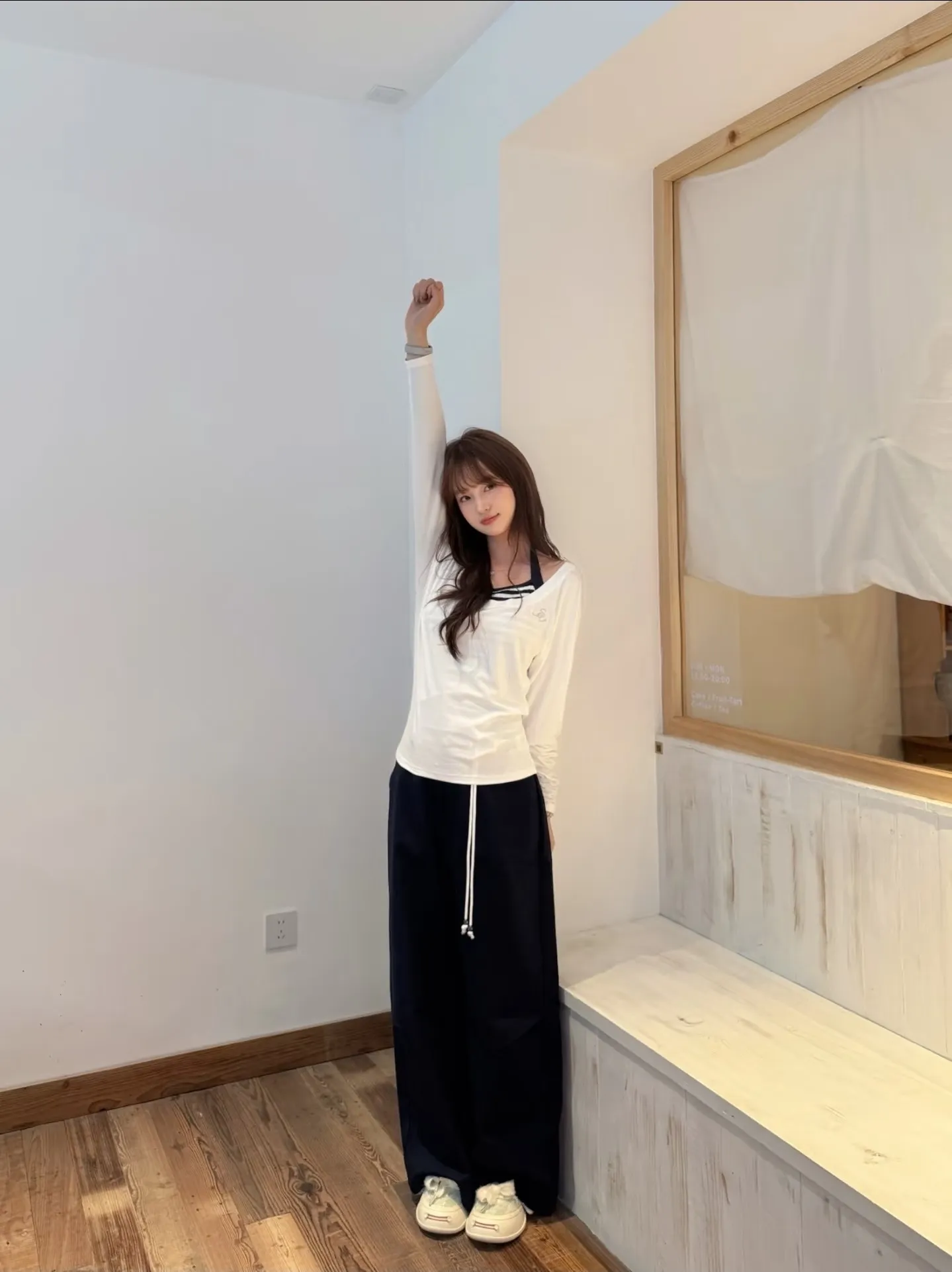 K4100-眼睛妹 静安硬五高白纯 170E.04 地址 Gallery 4