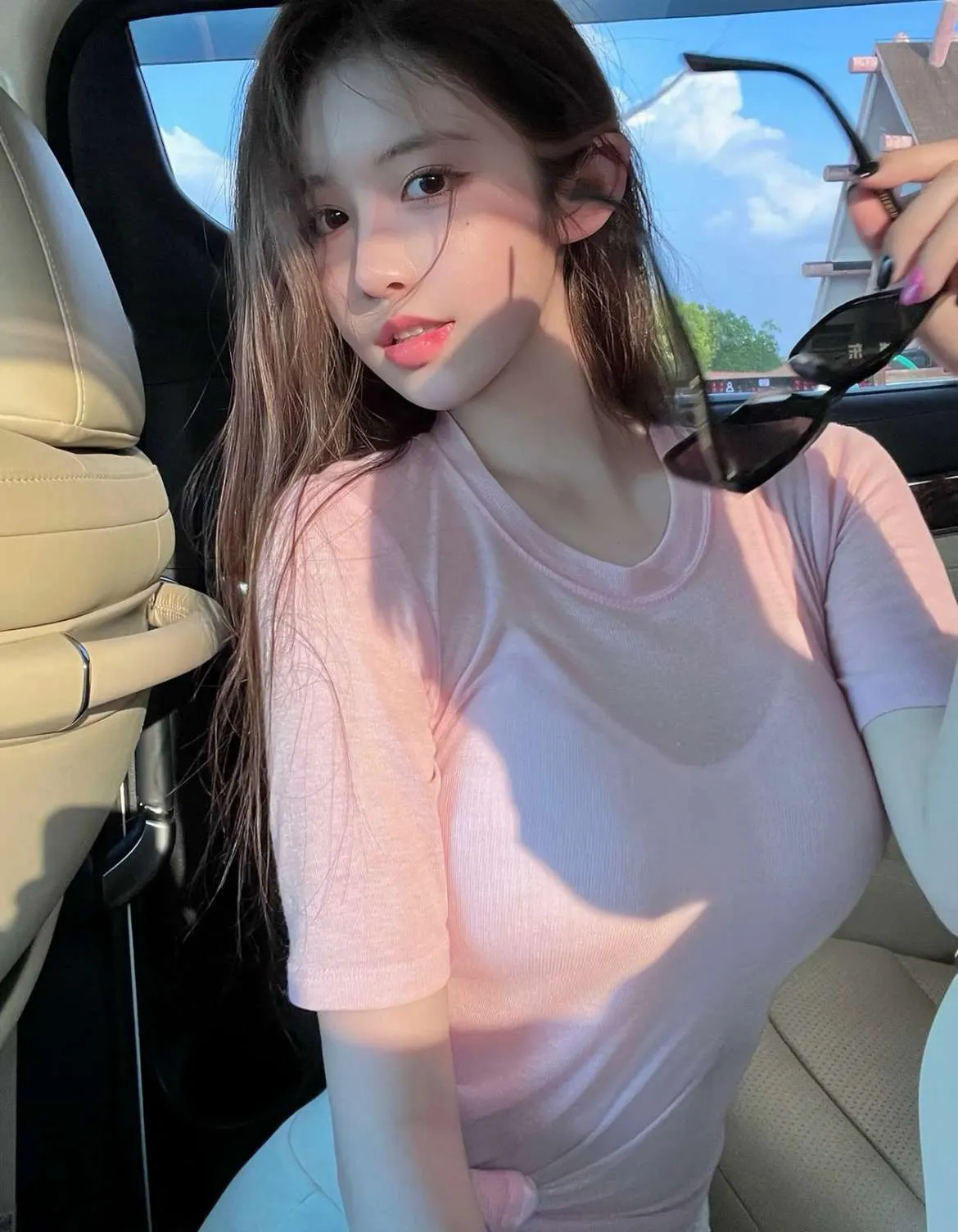 大胸性感骚货越越好评 Gallery 7