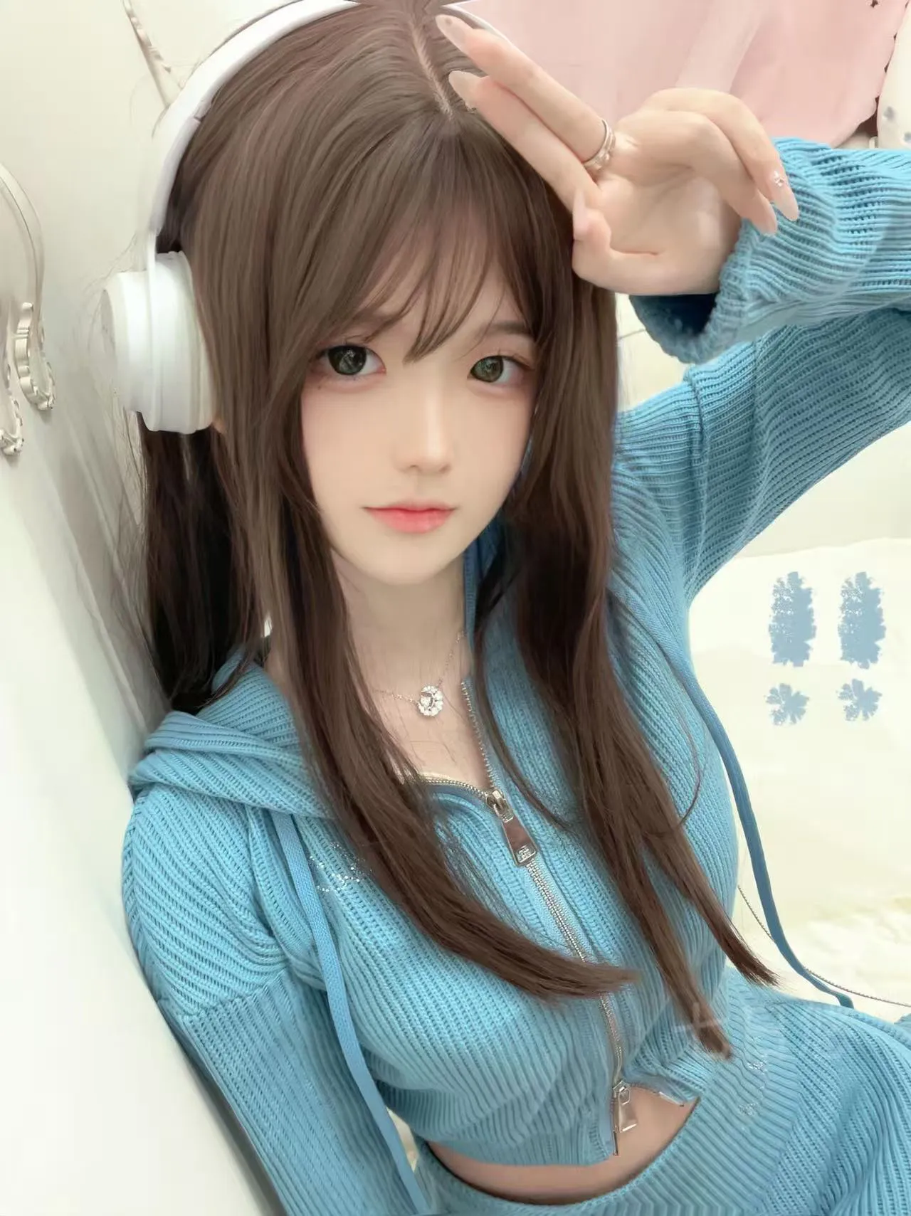 Y1961E-小不点 普陀硬五童颜巨乳学生妹 165D.06 Gallery 4