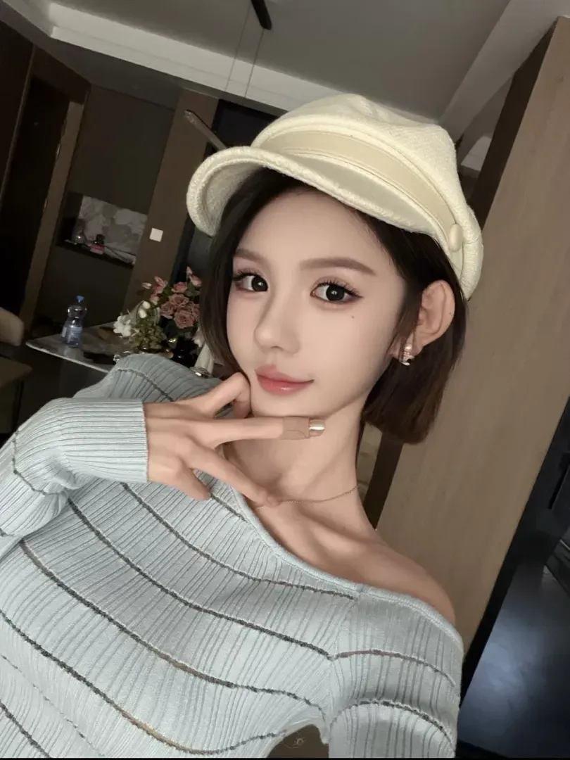 黄浦 慕初 清纯短发御姐 Gallery 1