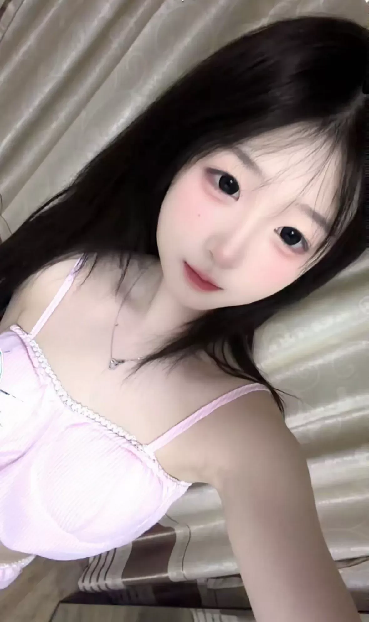 闵行闹闹  天生白虎馒头B Gallery 6