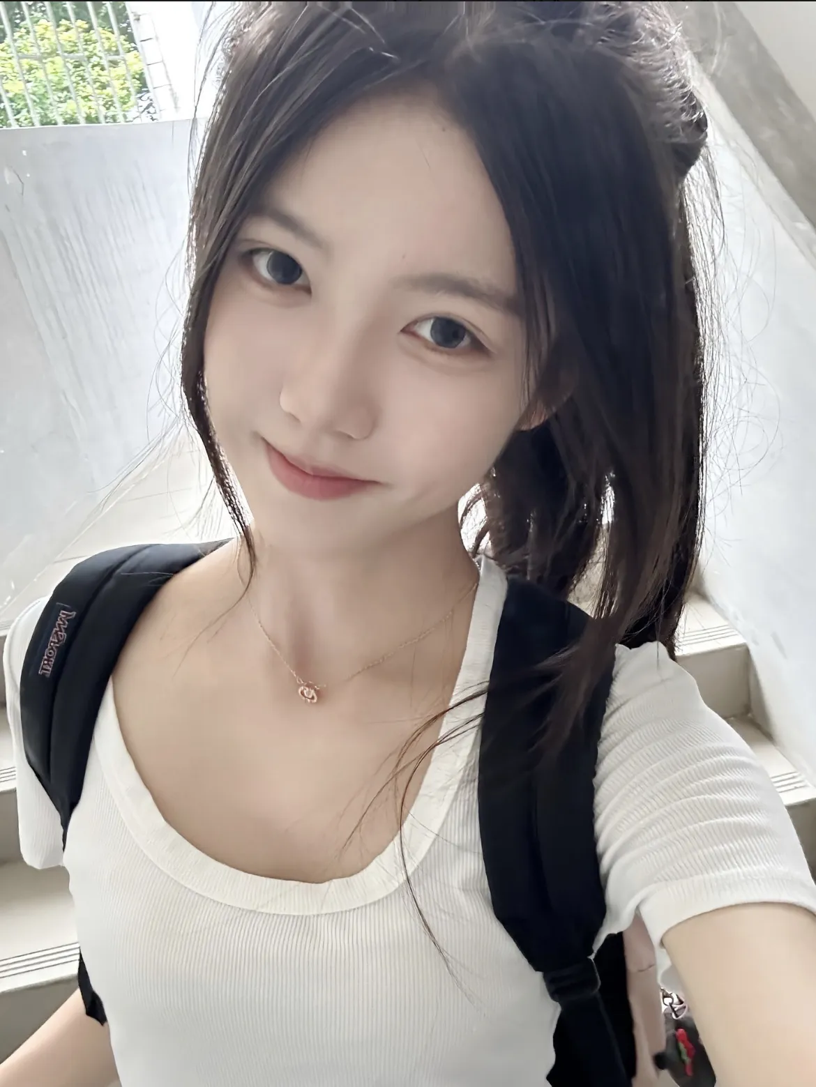 彩蝶儿 有一种淡淡的青春的气息