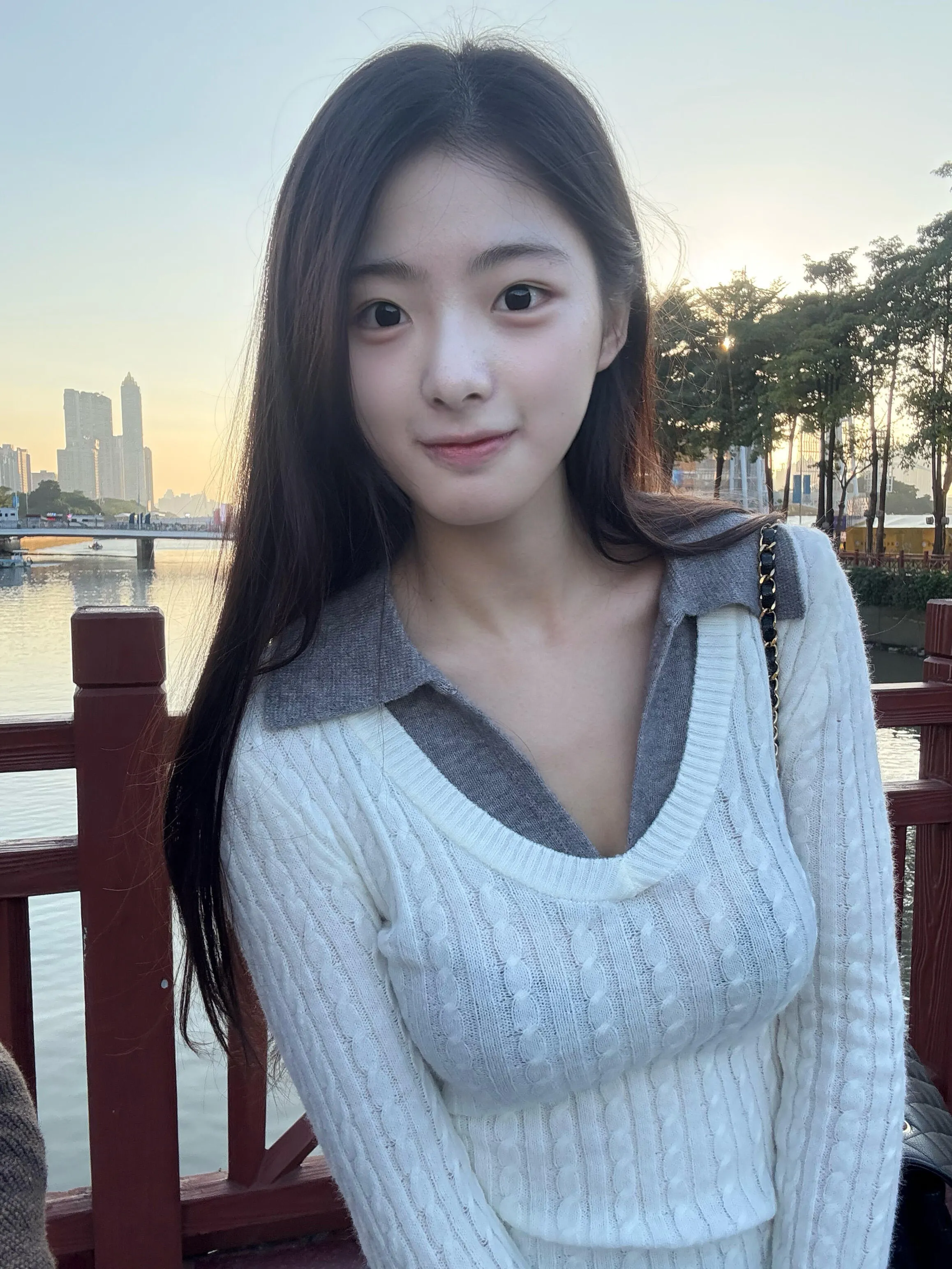 七七,实习生下海初恋女友情绪价值