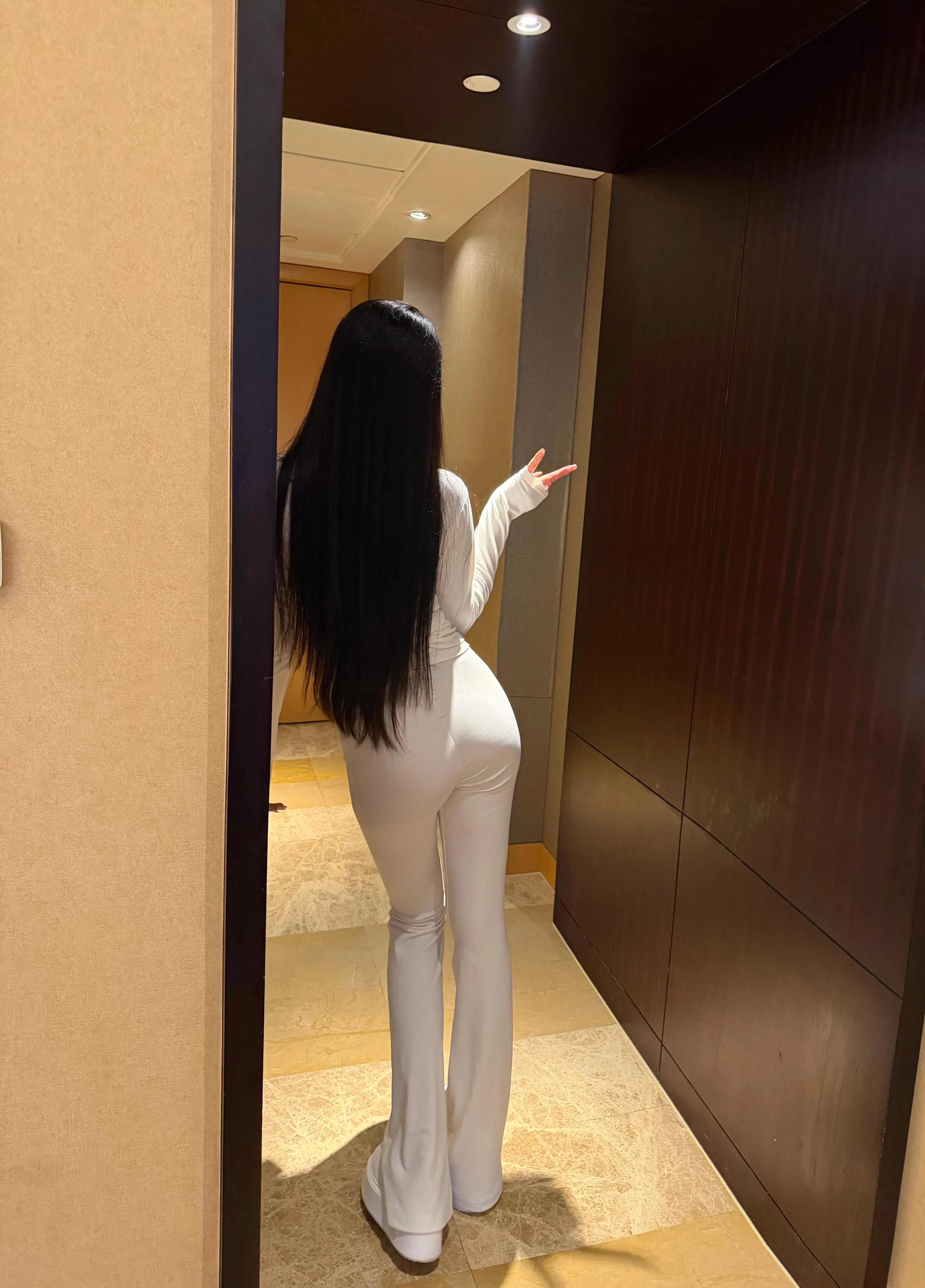 极品翘臀完美身材金玲 Gallery 8