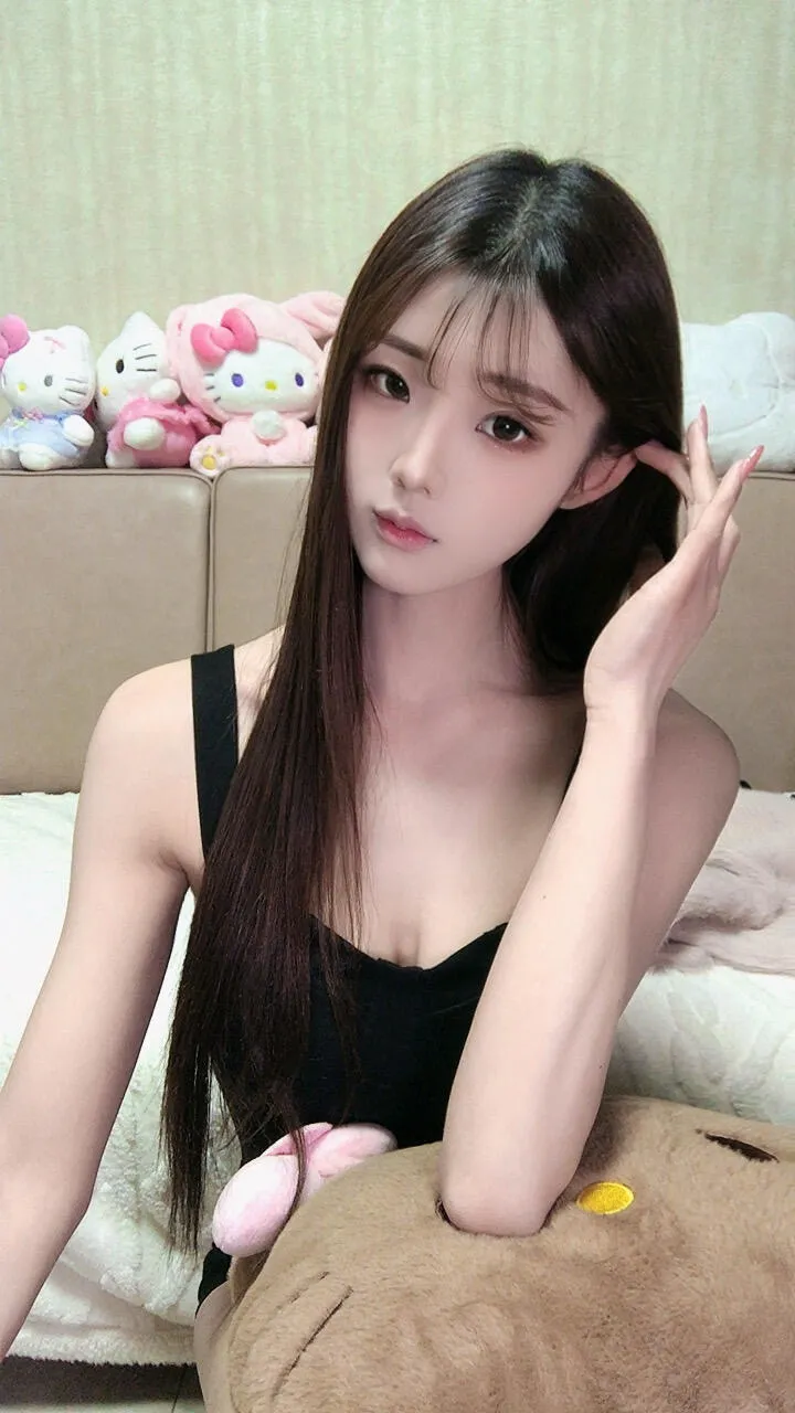 极品白小纯莹莹 Gallery 5