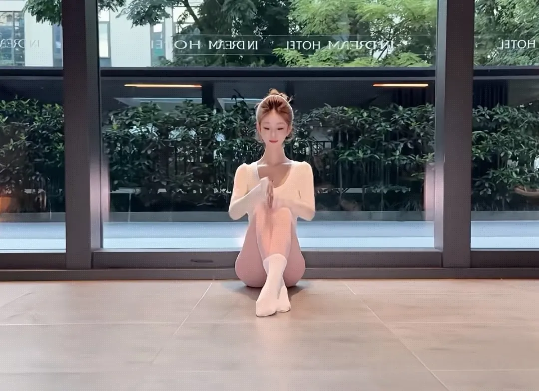 一字马 白雪 白嫩诱人 Gallery 2