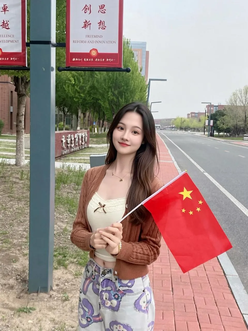 闵行朵朵,刚下海小萝莉,🉑抓龙筋