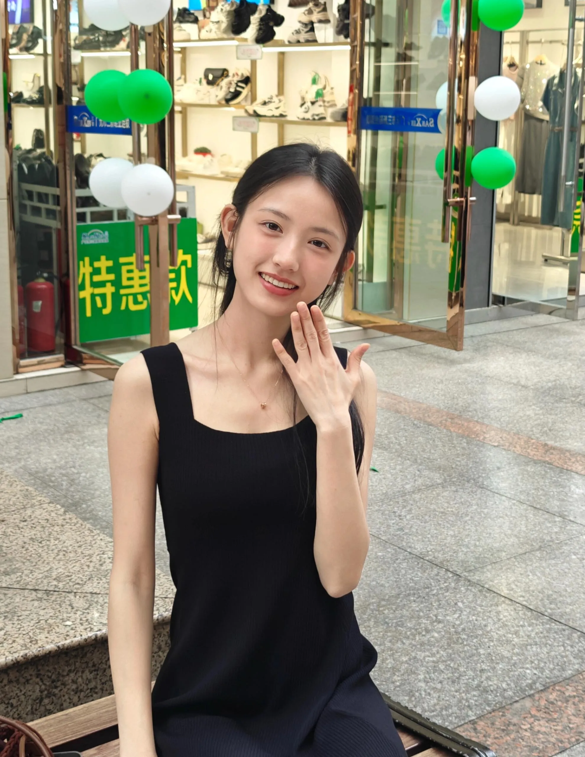 李婷,嫩妹刚下海三点粉下面紧 Gallery 1