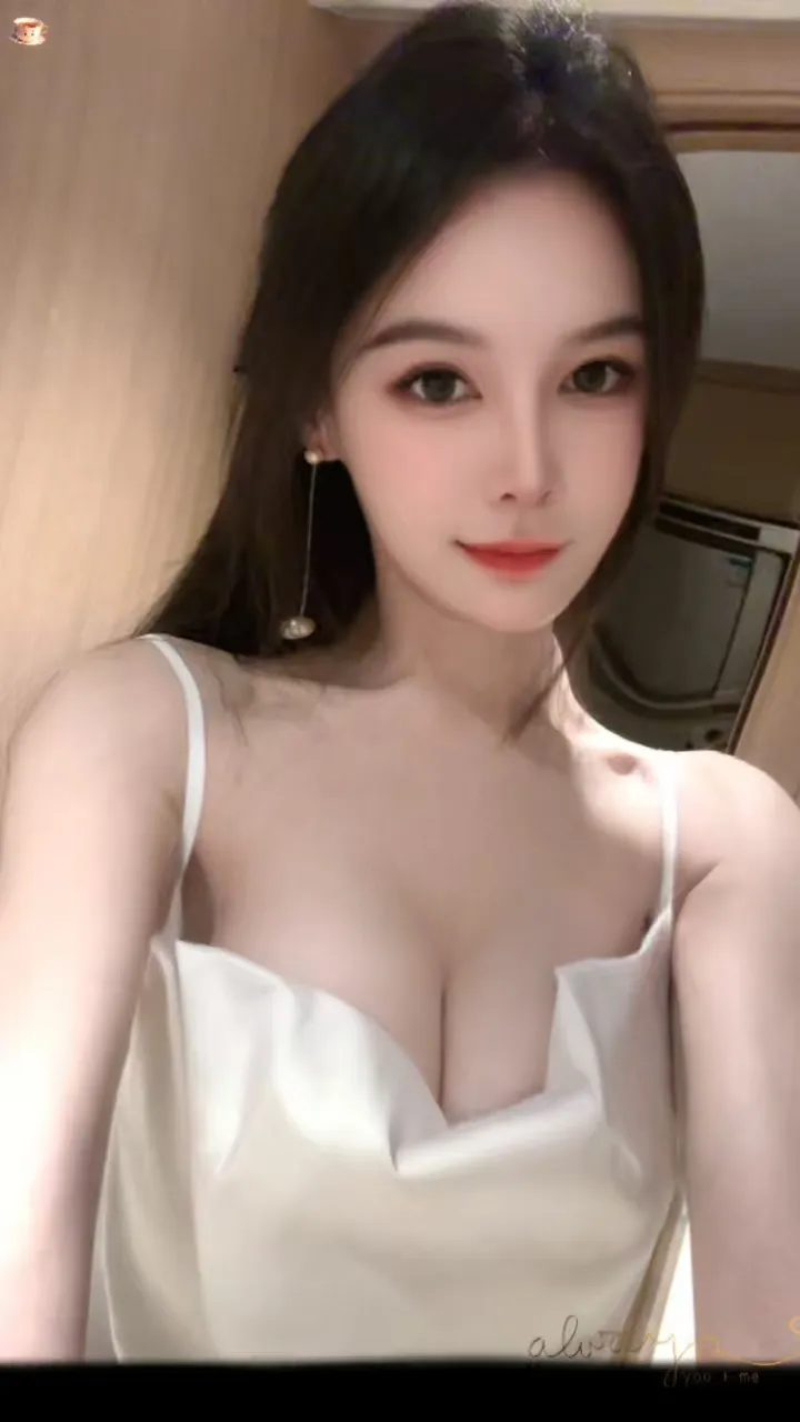 爆款极品新人网红女神🦋允儿🌸