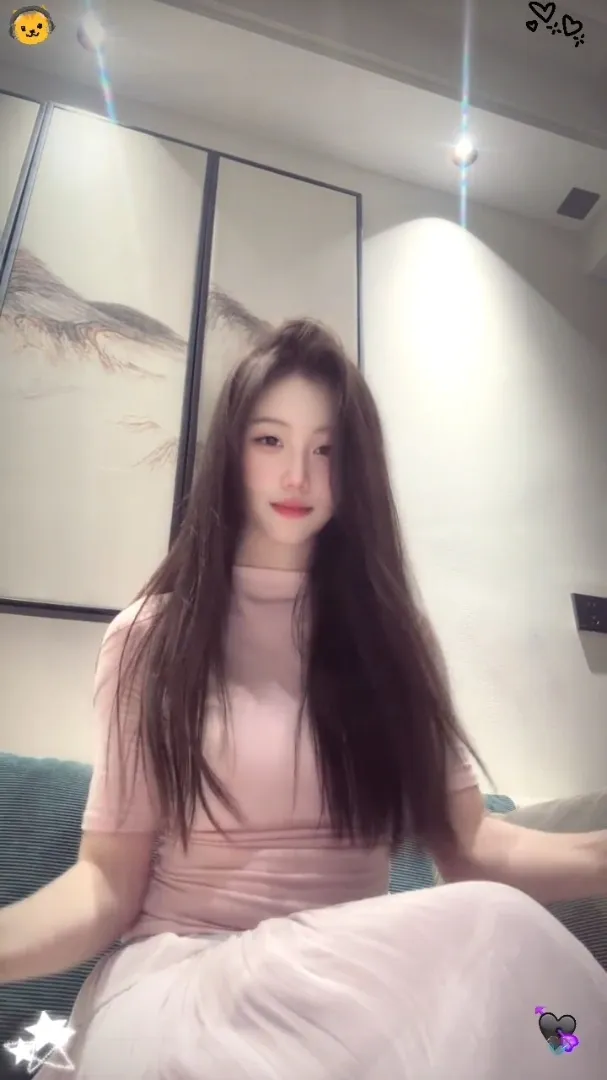 宝山新人兼职Emily巧儿⭐初次下海幼嫩白