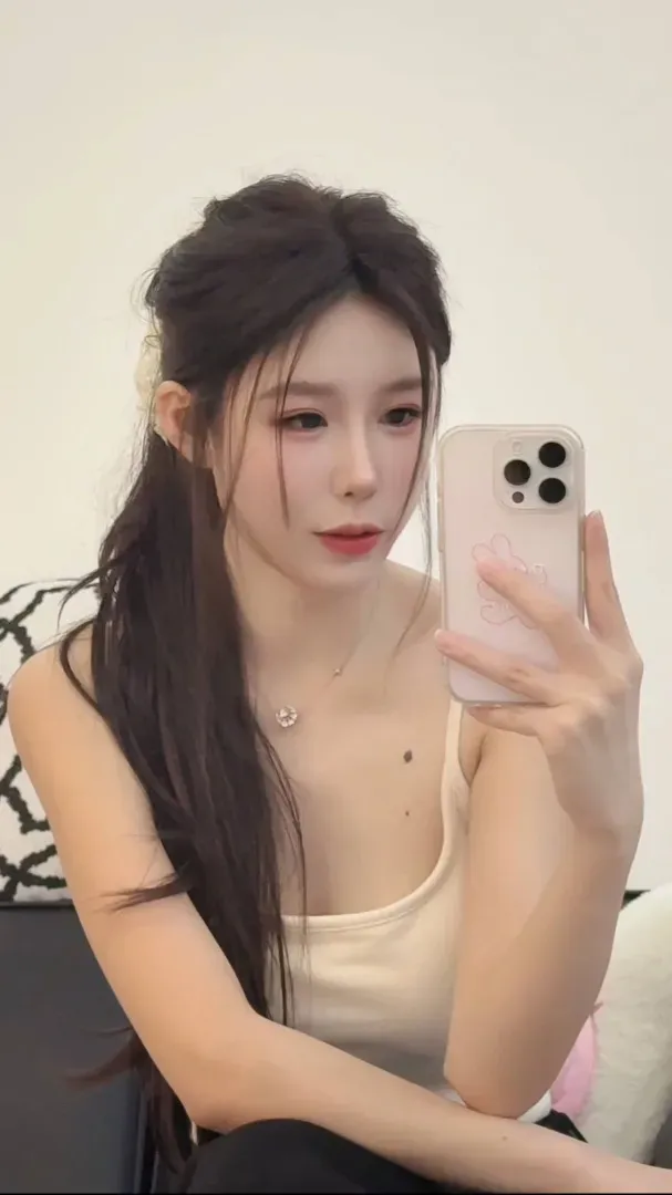 欢愉 纯欲天花板极品网红邻家小妹wt Gallery 1