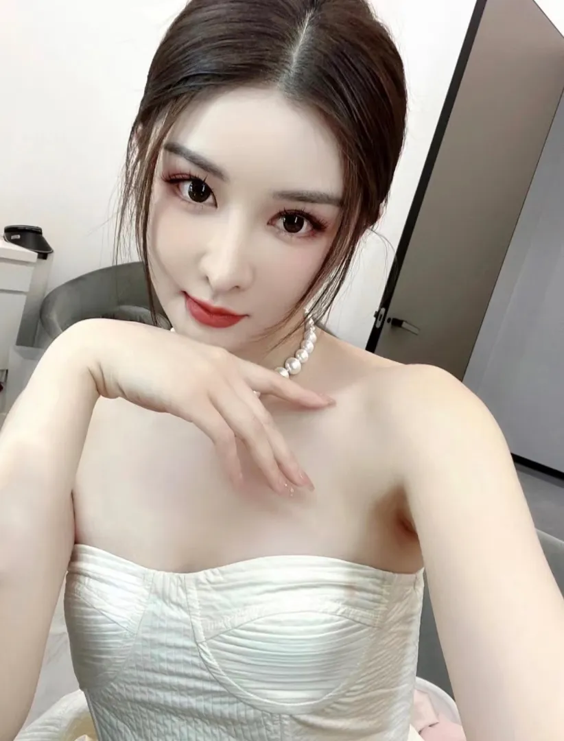 极品少御允儿皮肤白嫩 Gallery 1