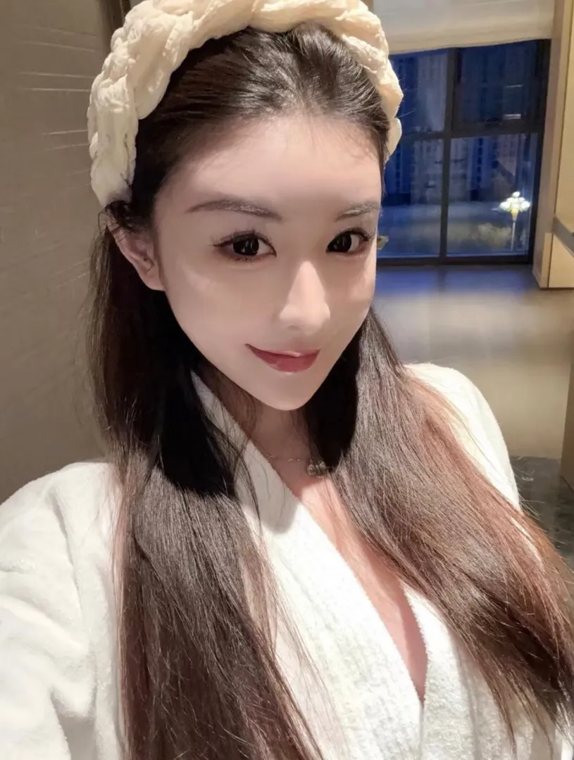 极品少御允儿皮肤白嫩
