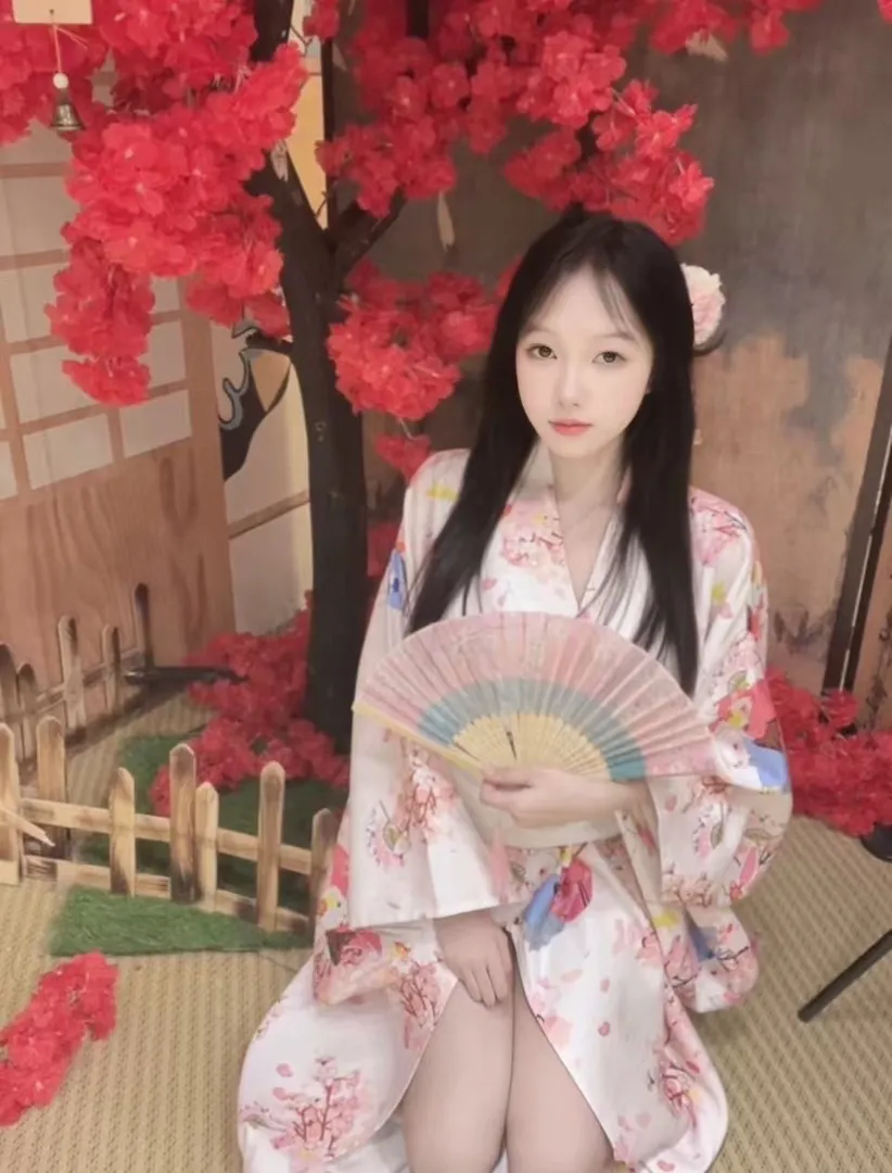 浦东张江白虎笑笑(极品小萝莉) Gallery 4