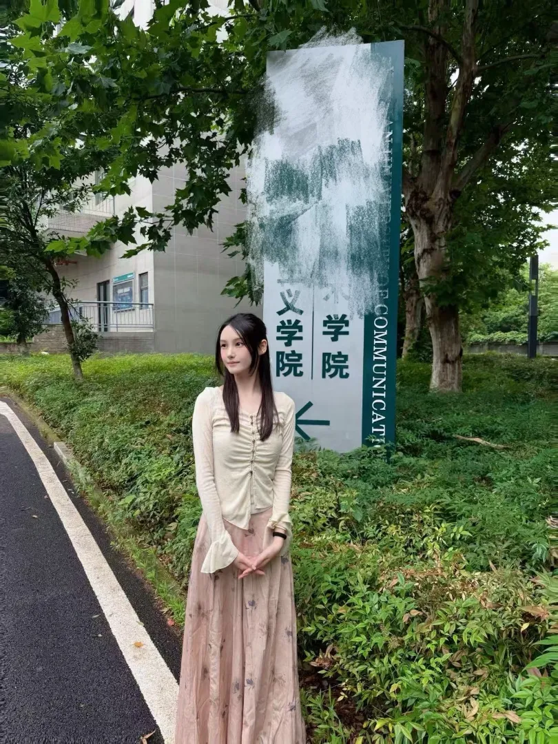 普陀真实传媒大学在读 冷白皮 168 辣辣 🉑️sm