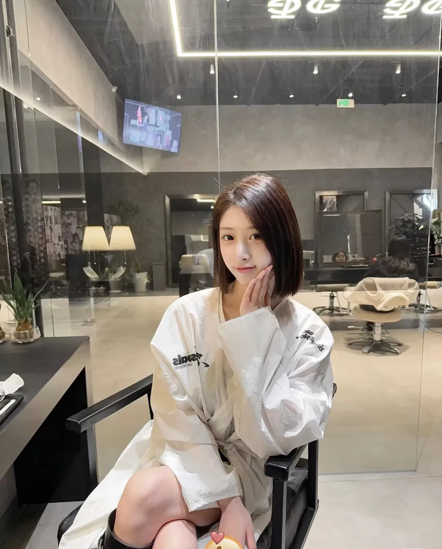 小倩,高质量短发气质美女性感可爱 Gallery 6