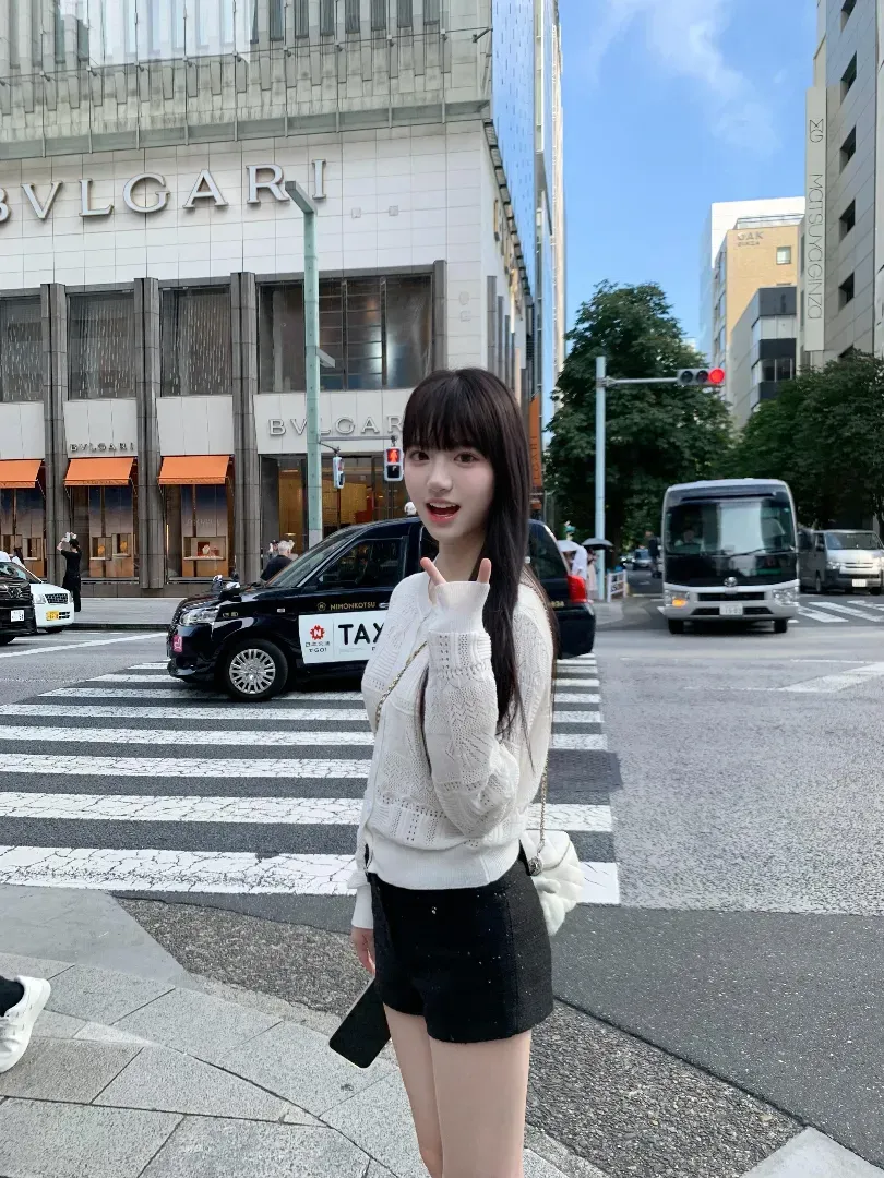 浦东172c极品小纯纯欲笑容甜美家三外五 Gallery 6