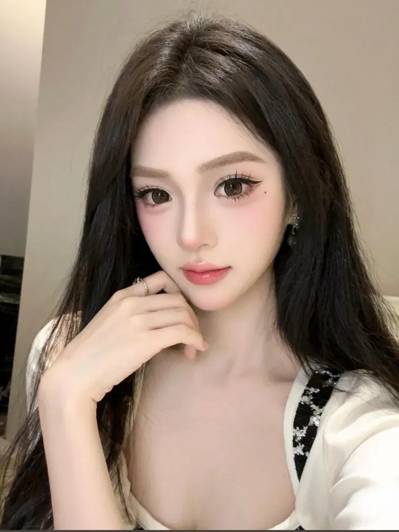 黄浦165c极品新人皮肤白嫩白虎一线天 Gallery 2