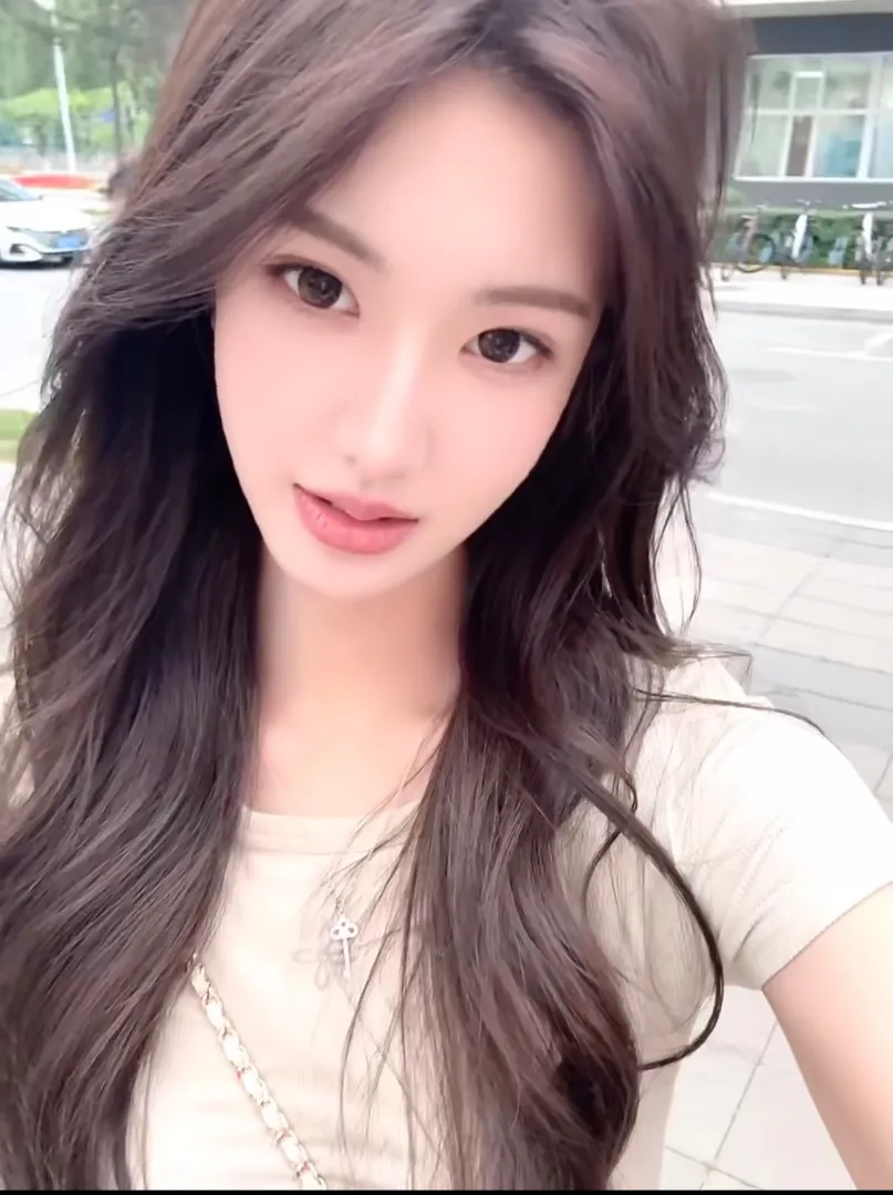 毕业生鹿鹿 首次⬇️海 Gallery 1