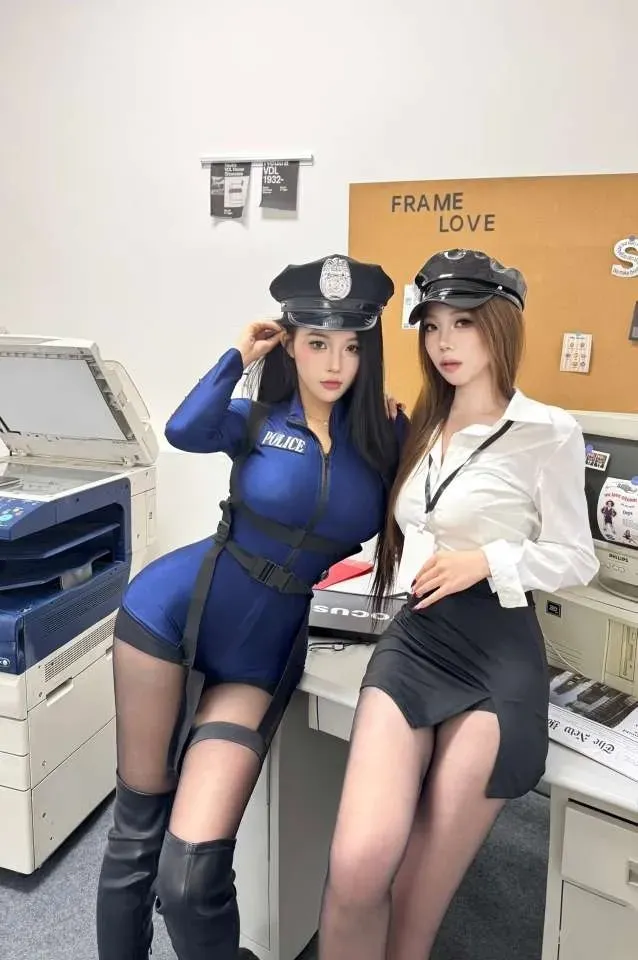🔥上海大Q小Q双飞👠互叉不换T💕女同互舔 Gallery 4
