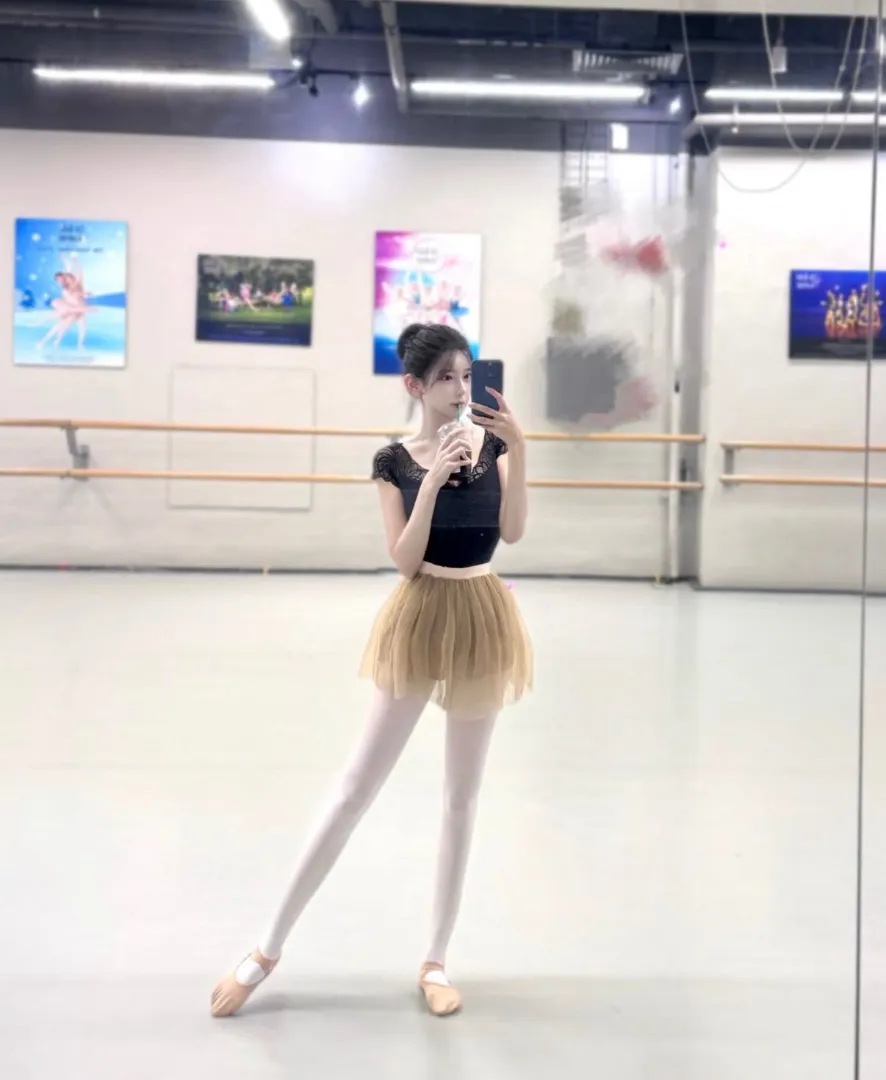 冰红茶 新人姐妹花一字马 Gallery 4