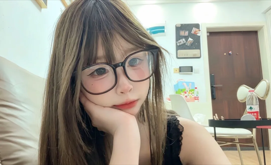 极品萝莉玲玲高中兼职再开 Gallery 5