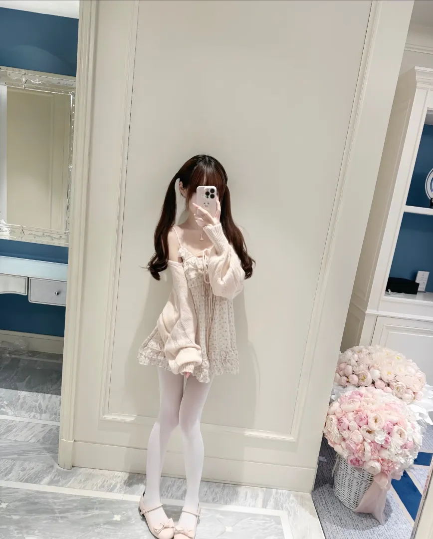 一字马 刘亦菲 白虎萝莉 Gallery 5
