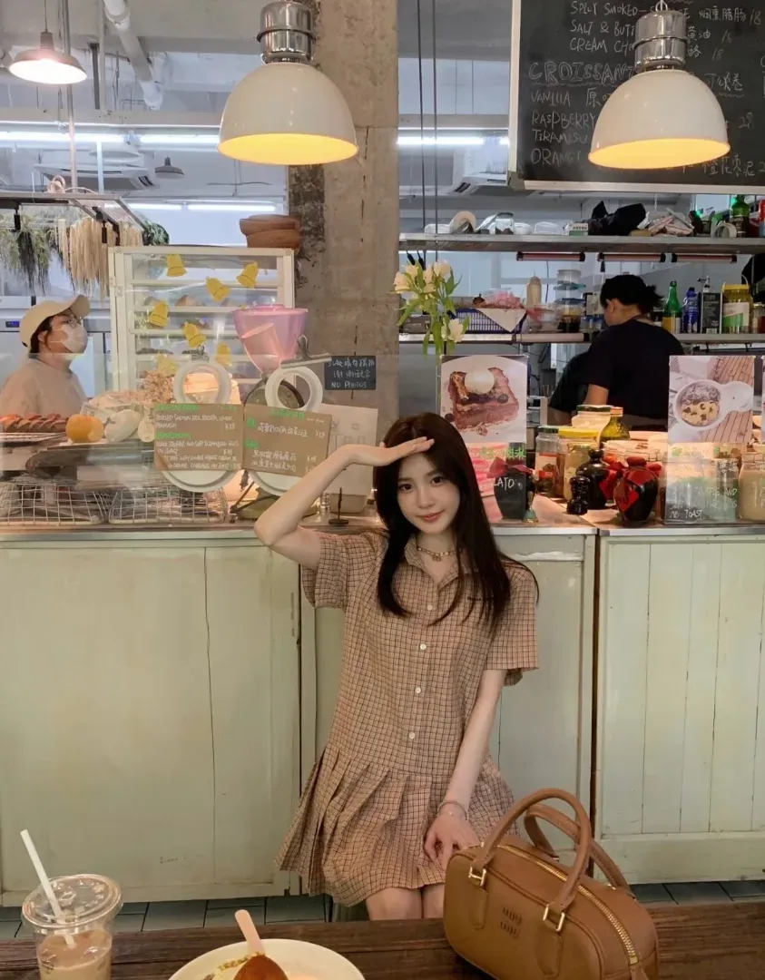静安176D极品高白纯清纯甜美筷子腿蜜桃臀鹦鹉 Gallery 3
