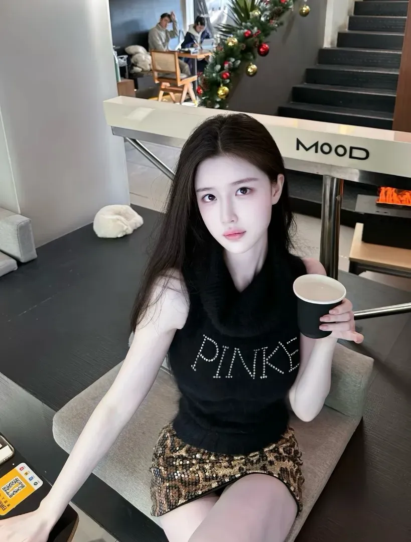 长宁175D极品纯欲天生蜜桃臀鹦鹉 Gallery 2