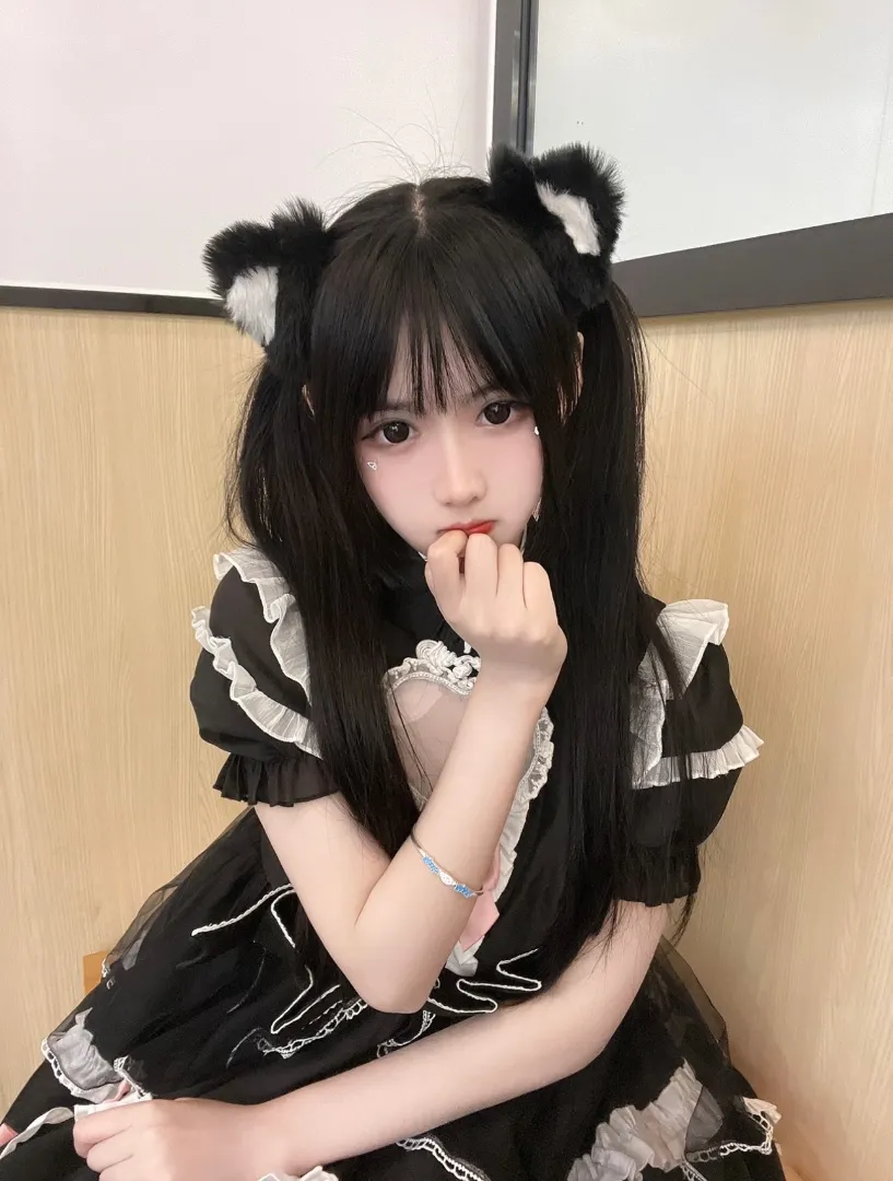 高考刚结束第一次到沪新人小怡 Gallery 1