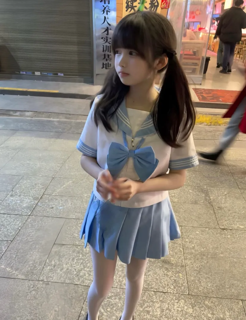 娇小萝莉1米55 可以抱起来干 Gallery 3