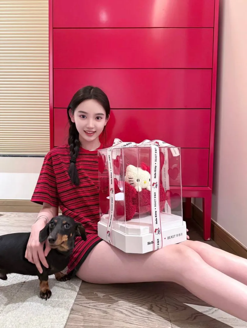 白小纯07在校嫩妹 童佳 暑假兼职