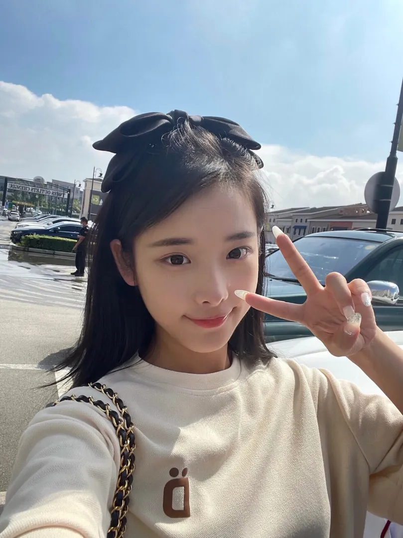 小酱,气质美女刚下海三点粉下面紧