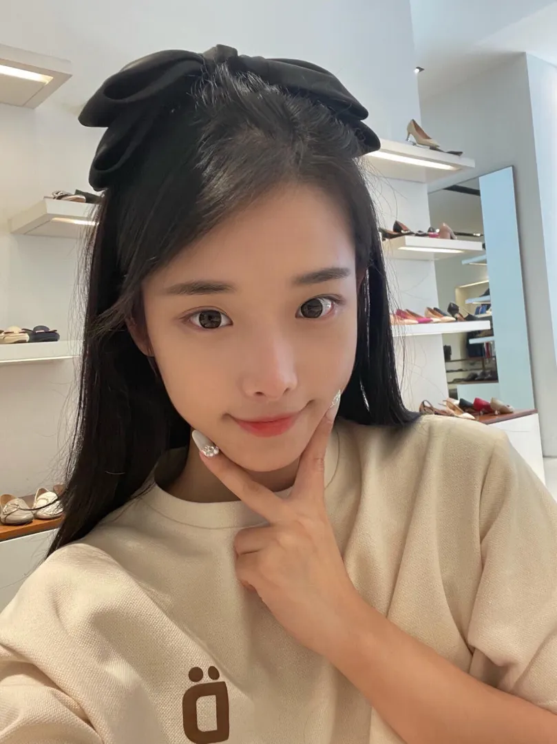小酱,气质美女刚下海三点粉下面紧 Gallery 1