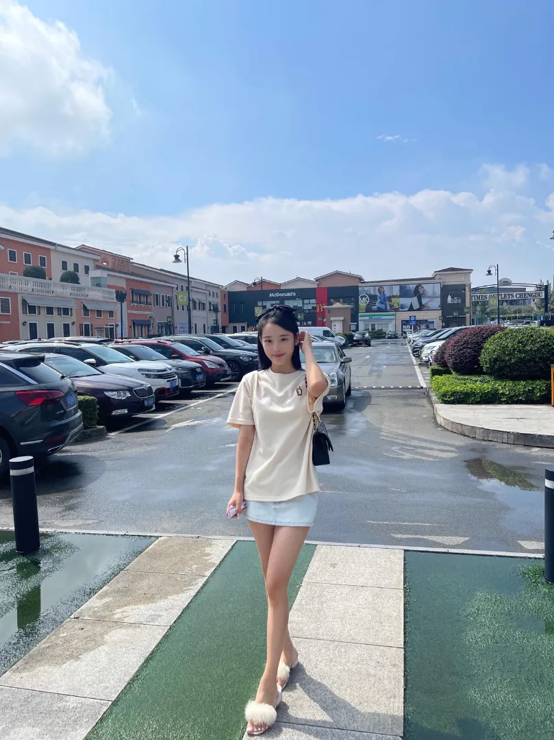 小酱,气质美女刚下海三点粉下面紧 Gallery 3