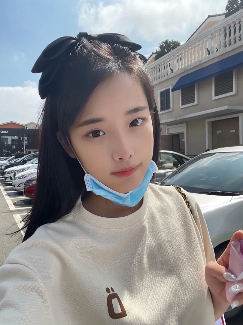 小酱,气质美女刚下海三点粉下面紧 Gallery 4