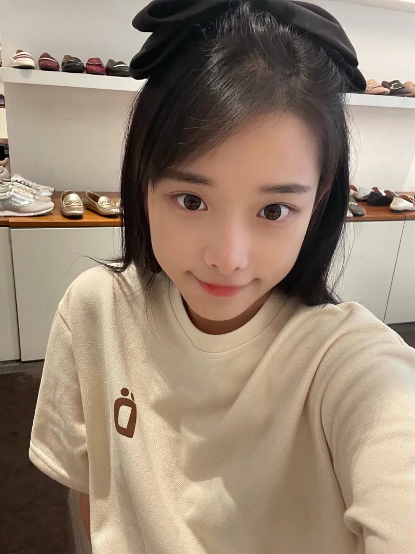 小酱,气质美女刚下海三点粉下面紧 Gallery 5