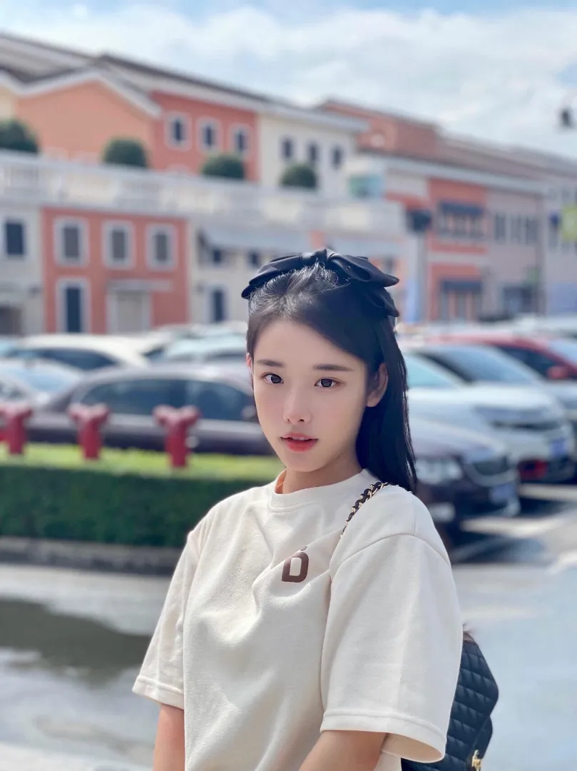 小酱,气质美女刚下海三点粉下面紧 Gallery 6