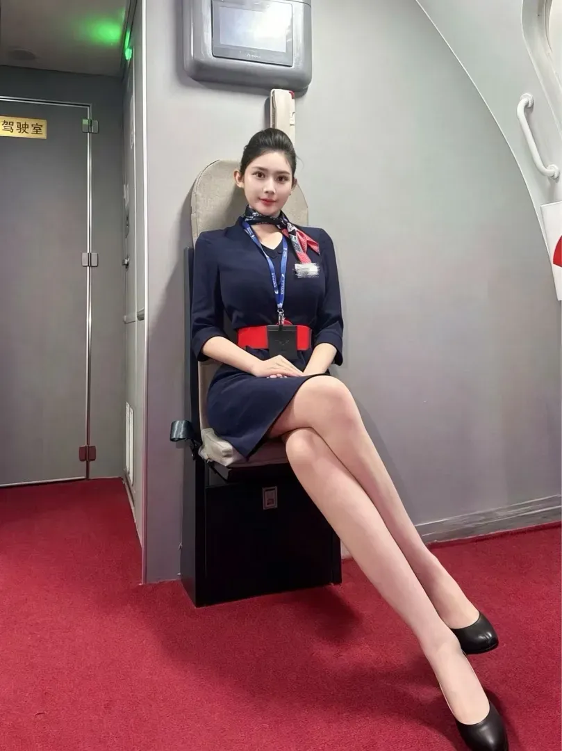 真实东方航空空姐兼职05✈️奚梦瑶裸高👠175