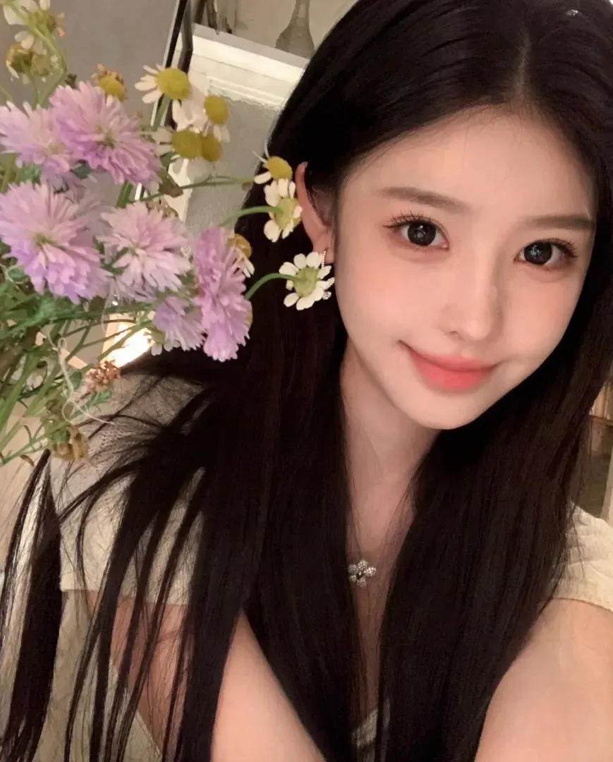 居居 邻家小纯白月光🌙温柔系女大学生 Gallery 2