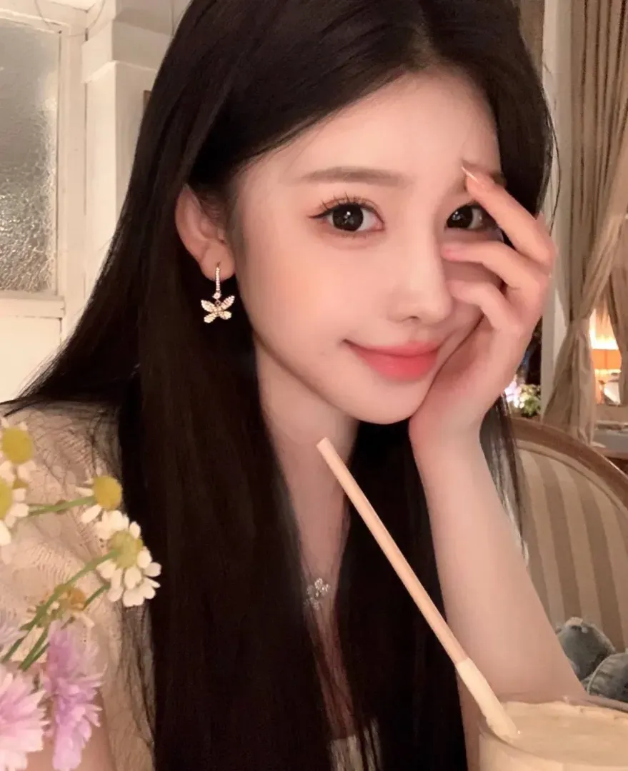 居居 邻家小纯白月光🌙温柔系女大学生